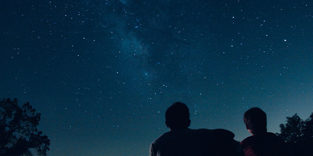 Two people stargazing under the Sedona sky