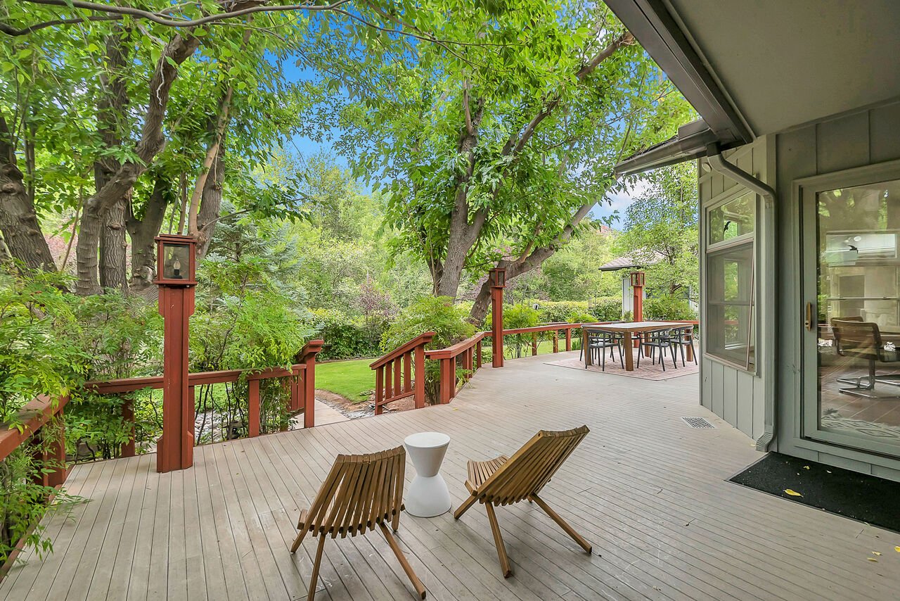 The front patio of one of our luxury Oak Creek rentals
